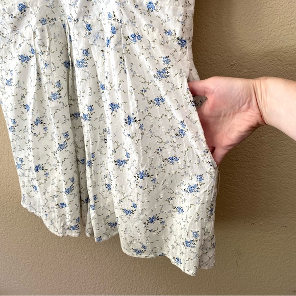 Storia Wrap-Front Tie-Back Floral Puff Sleeve Romper - Picture 5 of 8